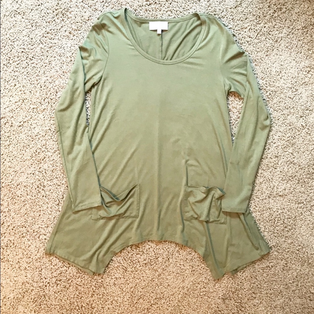 SALE!!!! Tulip hem green tunic top